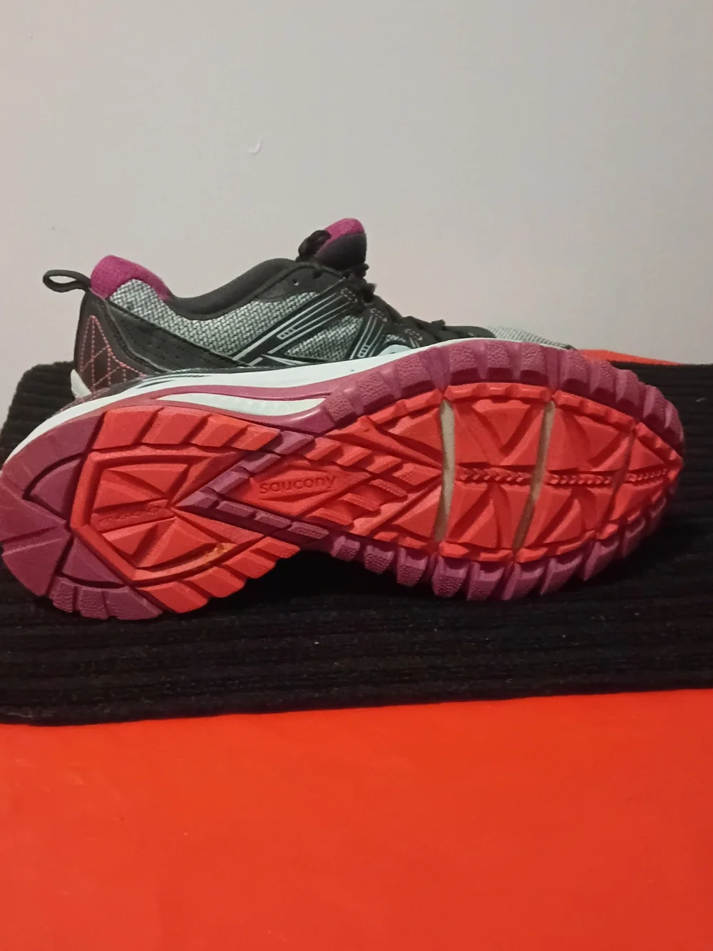 Saucony Women's Purple Gray & Pink Classic Running Shoes Sz 11